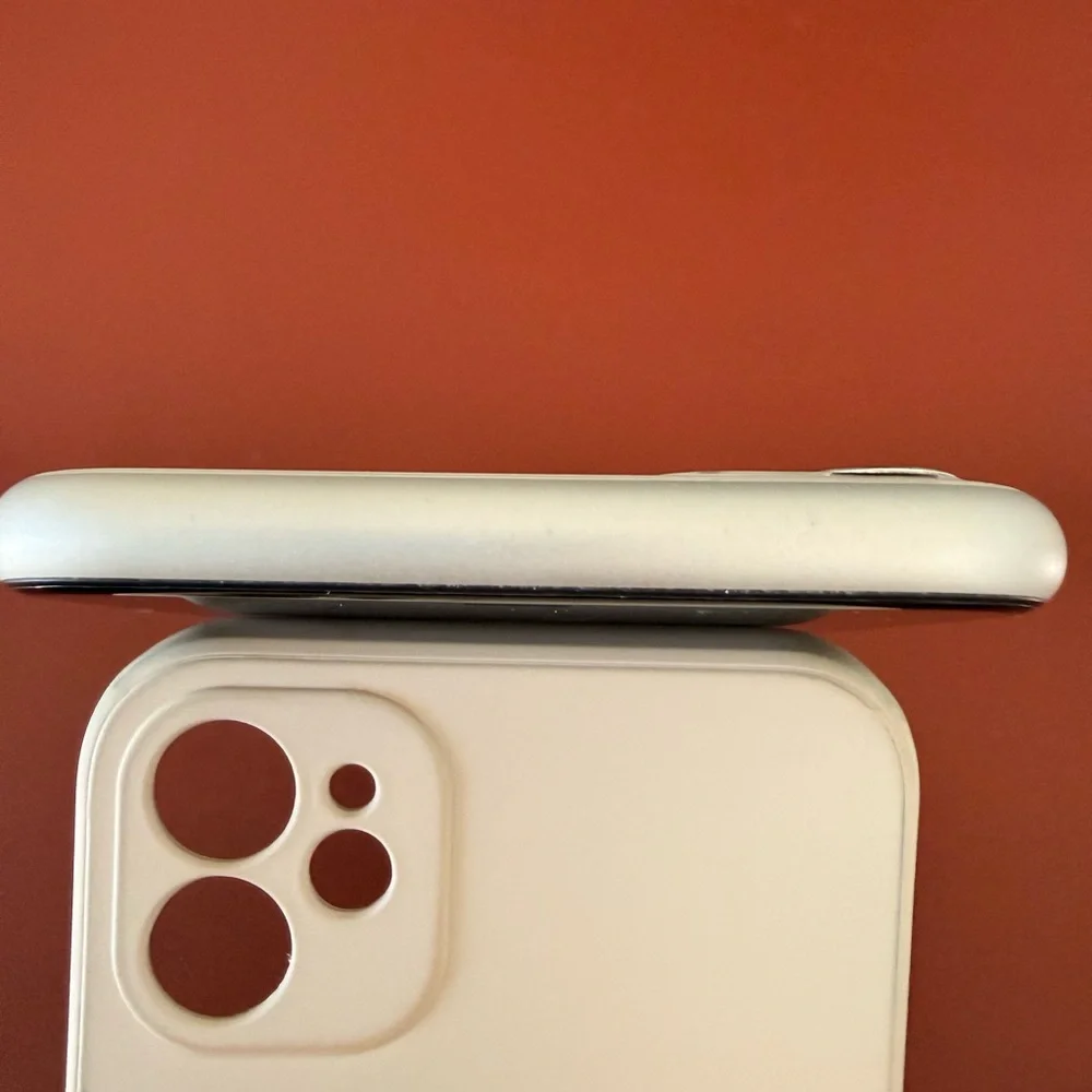 Apple iPhone 11 - Classic White